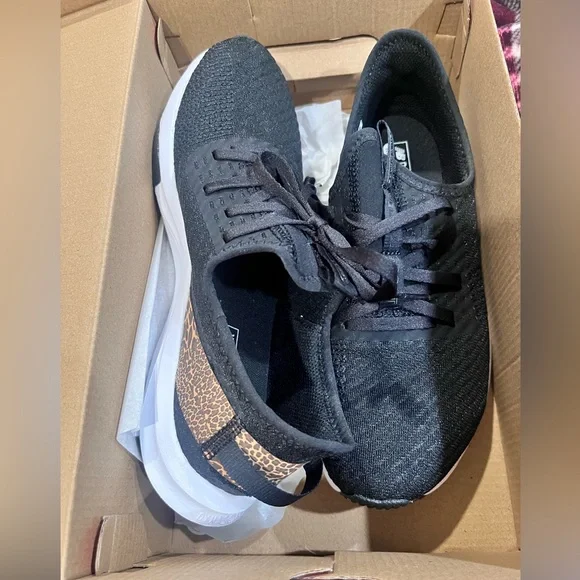 New Balance sneakers size 8.5 women’s - Picture 7 of 8